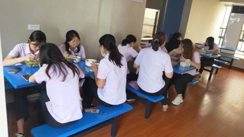 改造員工食堂，改善用餐環境